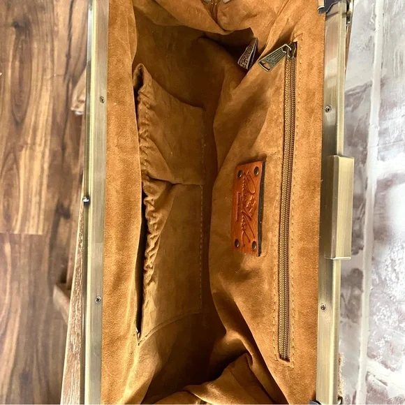 Patricia Nash • Athena Winter Bloom Multi Floral Italian Leather • Clutch Bag - Picture 10 of 11